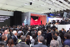 プレスデイ20日初日、レクサスブースにて