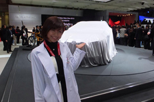 プレスデイ20日初日、レクサスブースにて