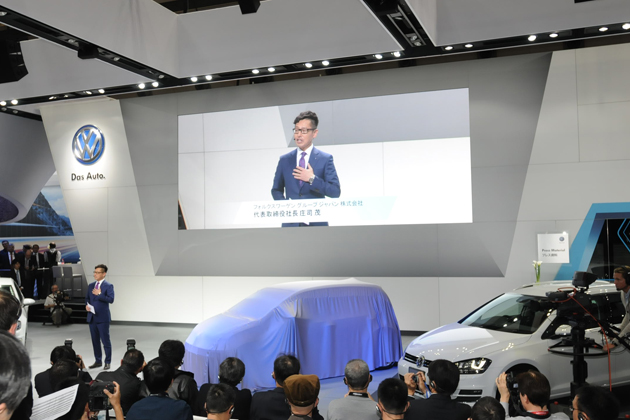 【東京モーターショー2013 現地速報】フォルクスワーゲン、世界初公開の「twin up!」がサプライズで登場！