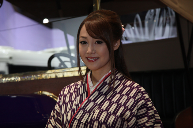 いすゞブースのコンパニオン