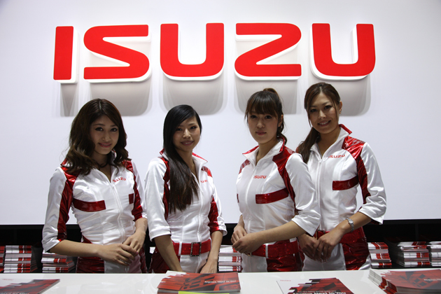 いすゞブースのコンパニオン