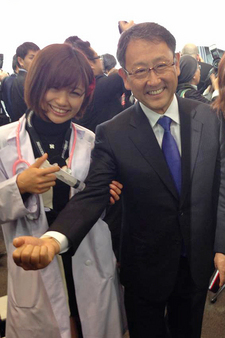 【綺麗な女医さんは好きですか？】安枝瞳の東京モーターショー診察中！【トヨタ編】