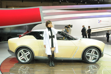 日産IDxと安枝瞳ちゃん