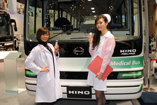 安枝瞳ちゃんin日野ブース