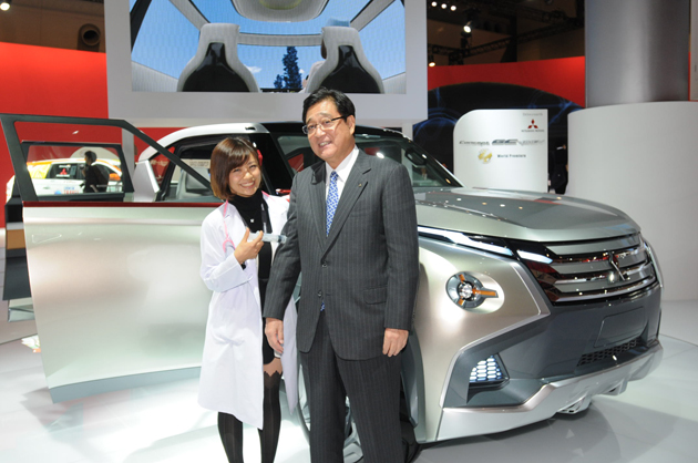 【綺麗な女医さんは好きですか？】安枝瞳の東京モーターショー診察中！【三菱編】