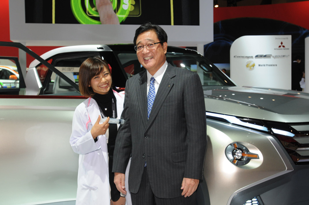 【綺麗な女医さんは好きですか？】安枝瞳の東京モーターショー診察中！【三菱編】