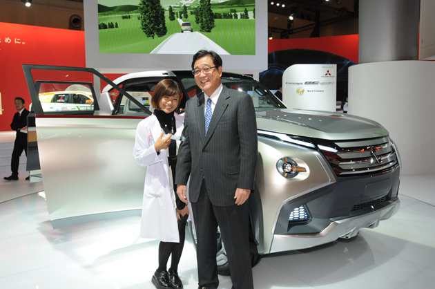 【綺麗な女医さんは好きですか？】安枝瞳の東京モーターショー診察中！【三菱編】