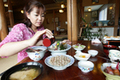鯵のなめろうに七味をかけて