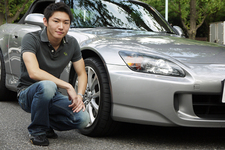 中嶋大祐選手と愛車のホンダ S2000