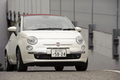 坂道だって軽快感は抜群。世界中のどこの街にも溶け込むデザインはまさにFIAT500だけ。