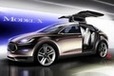 米・テスラ、ガルウィングのSUV型EV(電気自動車)「モデルX」を発表